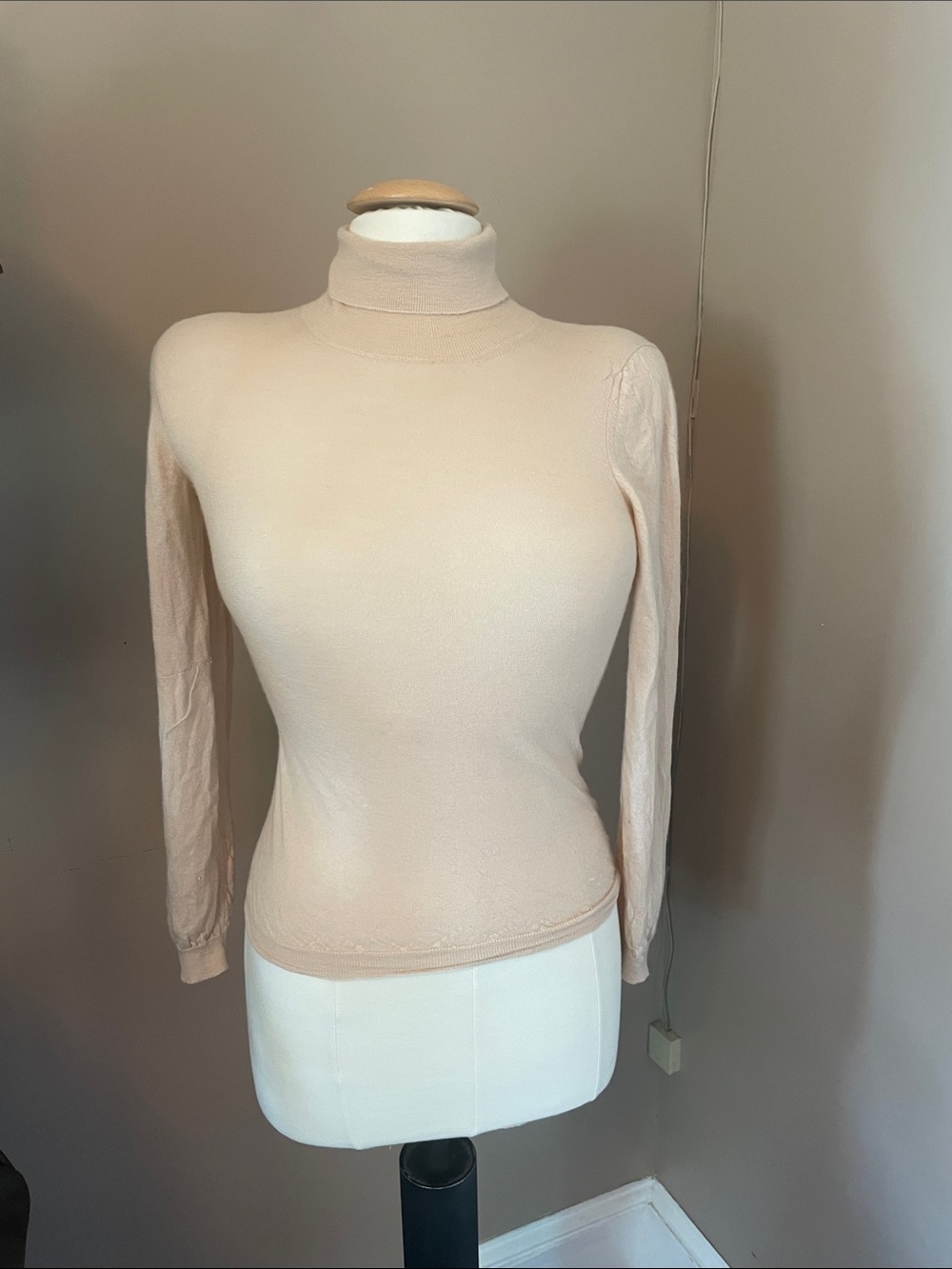 Alexander McQueen cashmere turtle neck sz M